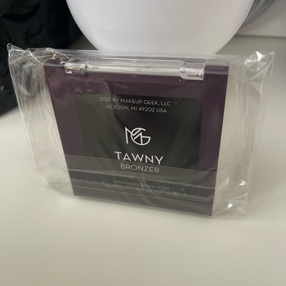 Makeup Geek Tawny Bronzer Compact Cruelty Free - Picture 3 of 4